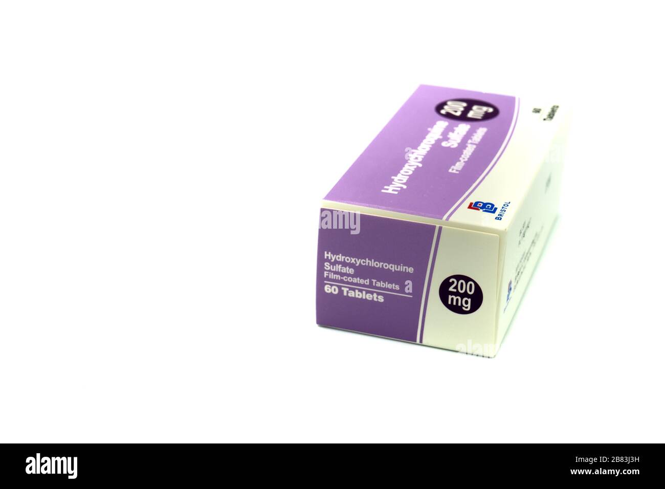 Una scatola di compresse di idrossiclorochina, nota anche come plaquenil, isolata su sfondo bianco Foto Stock