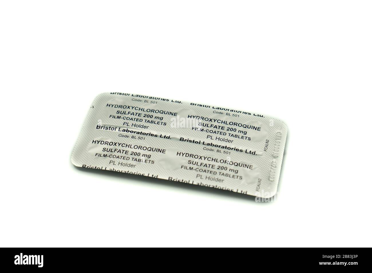 Un pacchetto di foglio di compresse di idrossiclorochina isolato su fondo bianco Foto Stock