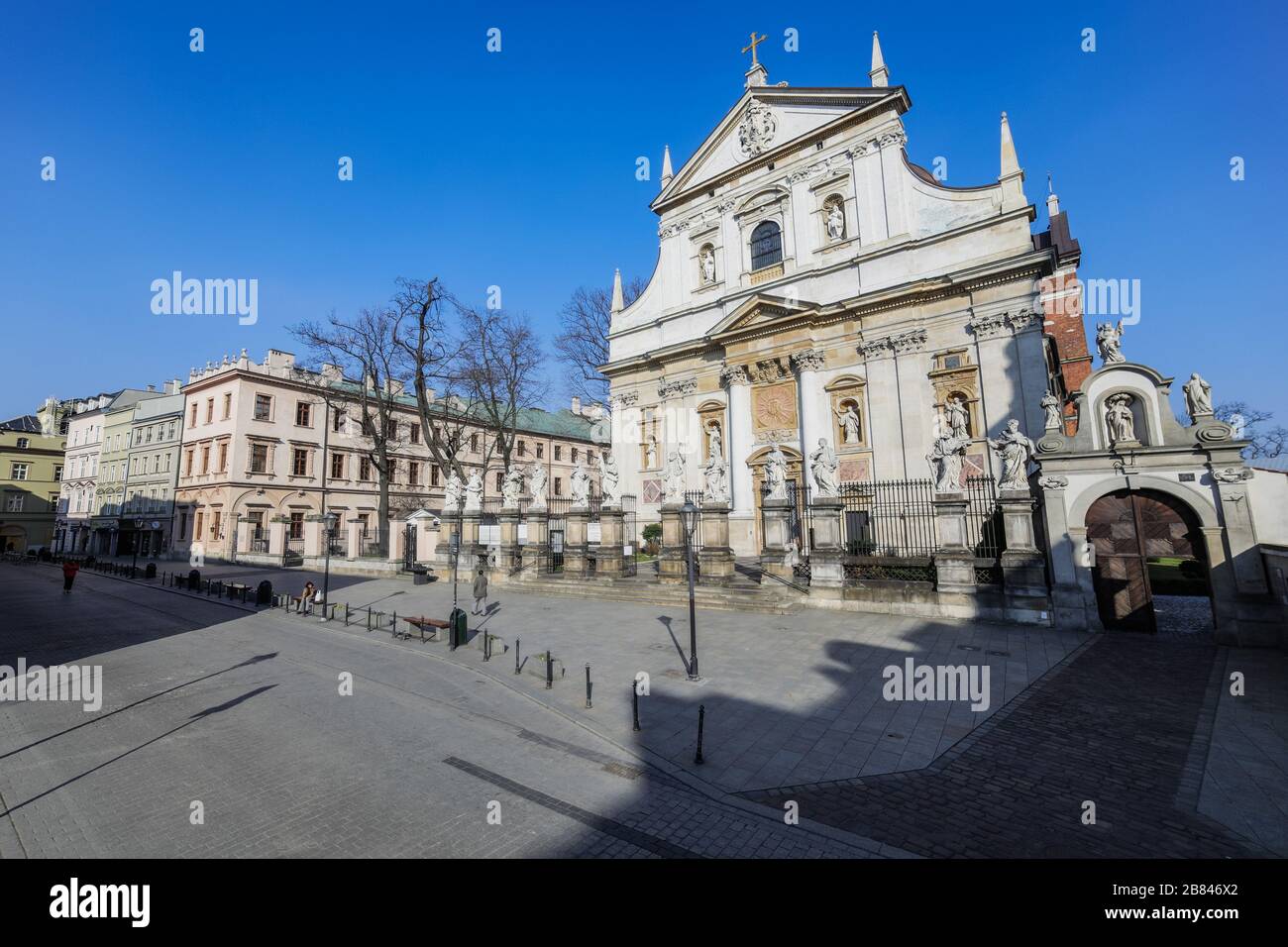 Cracovia, Polonia. 17 Marzo 2020. Di solito luogo affollato quasi deserta durante il virus corona pandemic.Polish governo ha introdotto uno stato di emergenza epidemiologica e confini chiusi. La maggior parte dei luoghi pubblici come scuole, università, ristoranti, ecc. sono stati chiusi per impedire la diffusione di coronavirus. Credit: SOPA Images Limited/Alamy Live News Foto Stock