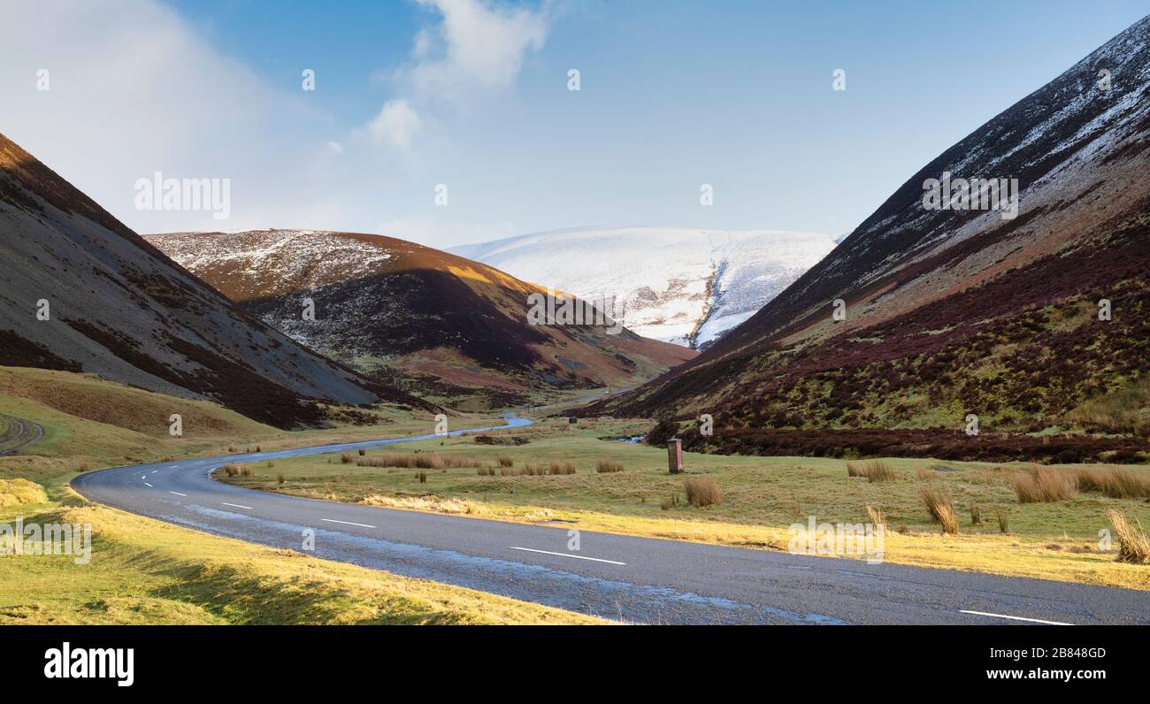 Mennock Pass nella luce invernale serale, nelle Lowther Hills, Dumfries e Galloway, Scozia. Panoramica Foto Stock