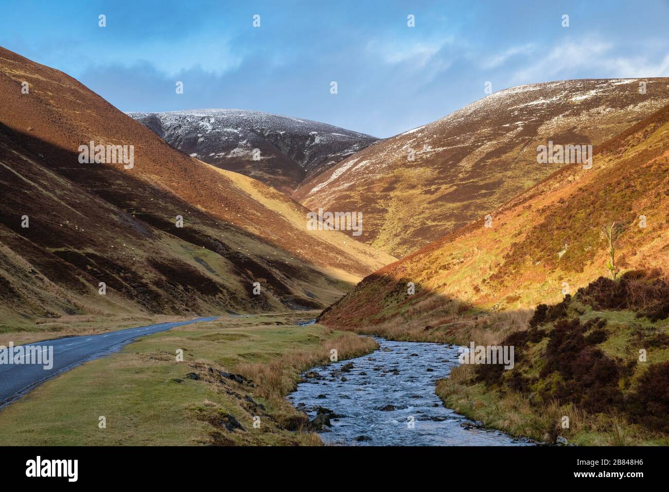 Mennock Pass nella luce invernale serale, nelle Lowther Hills, Dumfries e Galloway, Scozia Foto Stock