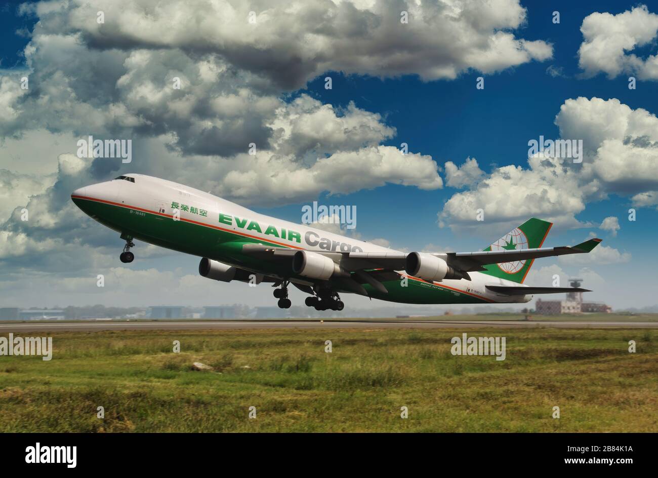 Decollo di EVA Air Cargo Boeing 747 Foto Stock