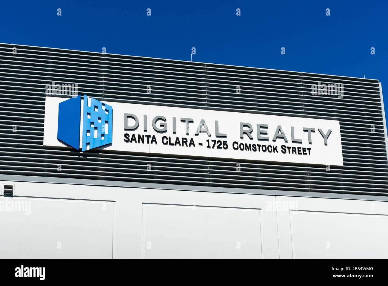 Mar 13, 2020 Santa Clara / CA / USA - il logo di Digital Realty in una posizione nella Silicon Valley; Digital Realty Trust, Inc. È un trus di investimento immobiliare Foto Stock