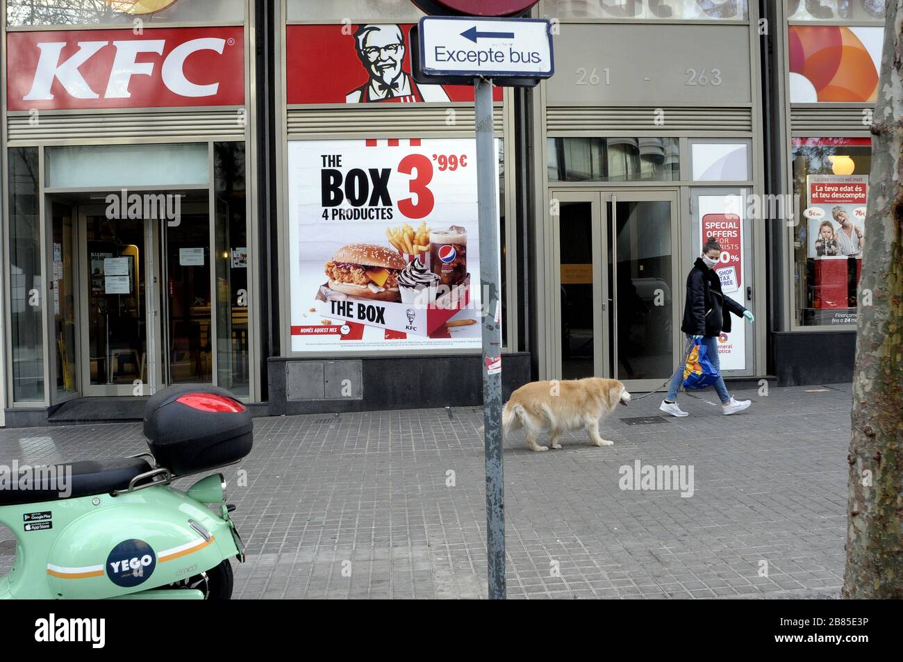KFC ha chiuso per la sicurezza dei clienti e del loro team di lavoratori Foto Stock
