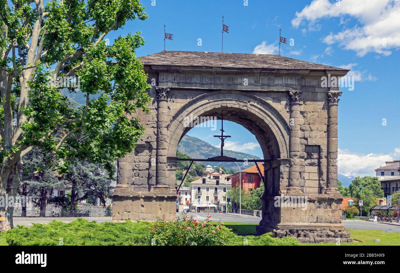 Aosta, Valle d'Aosta, Italia. L'Arco di Augusto, costruita nel 25 A.C. Foto Stock