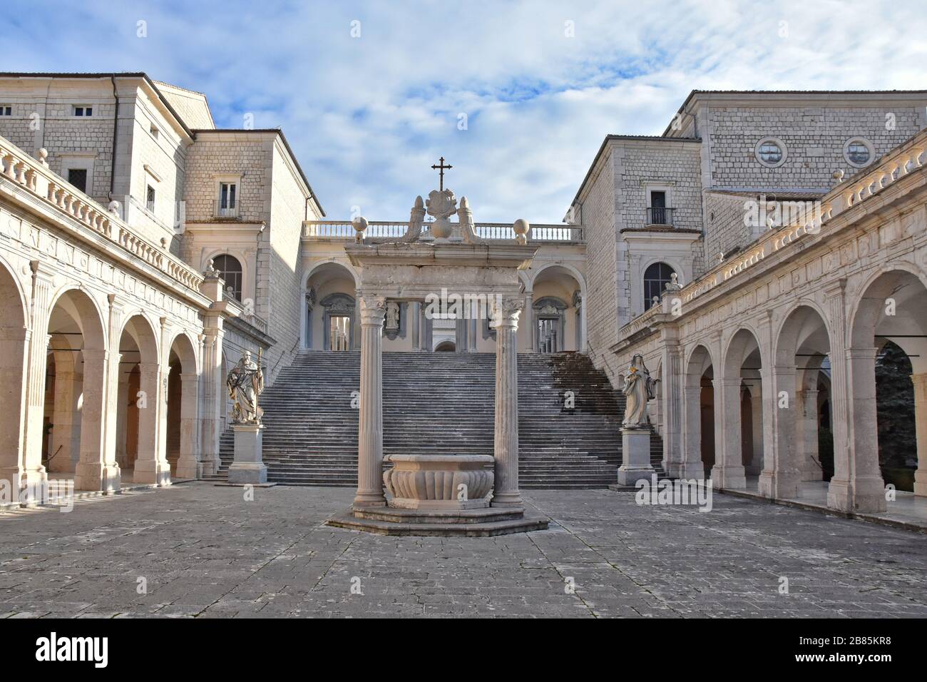 Il cortile interno dell'abbazia di Monte Cassino, nel centro Italia Foto Stock