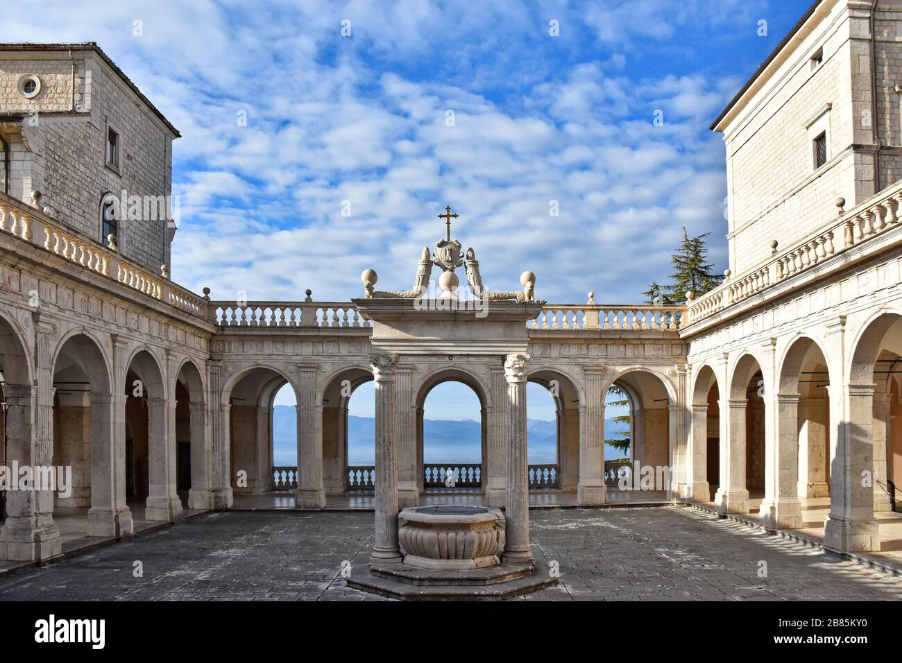 Il cortile interno dell'abbazia di Monte Cassino, nel centro Italia Foto Stock