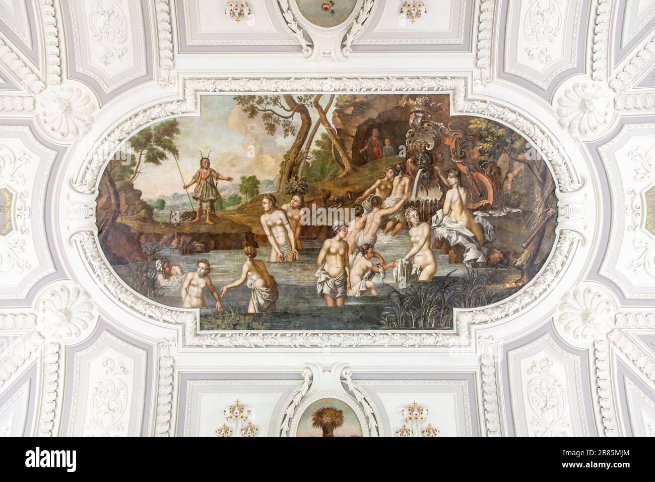 Tallinn, Estonia: Palazzo Kadriorg, affresco a soffitto nella grande sala Foto Stock