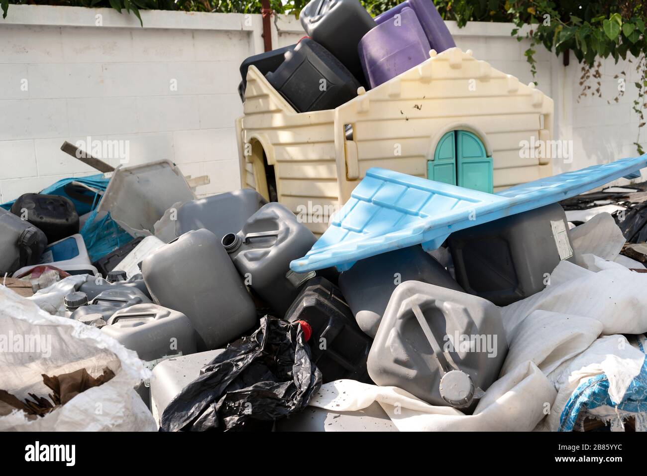 Un sacco di rifiuti di plastica, è un immondizia che è un problema per la società Foto Stock