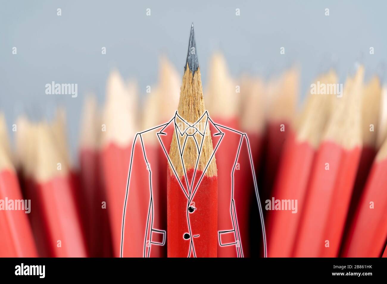 Leadership leader di successo del team (manager, CEO, leader di mercato) e altri concetti di business leader. In piedi fuori dalla folla. Matita rossa e dre Foto Stock