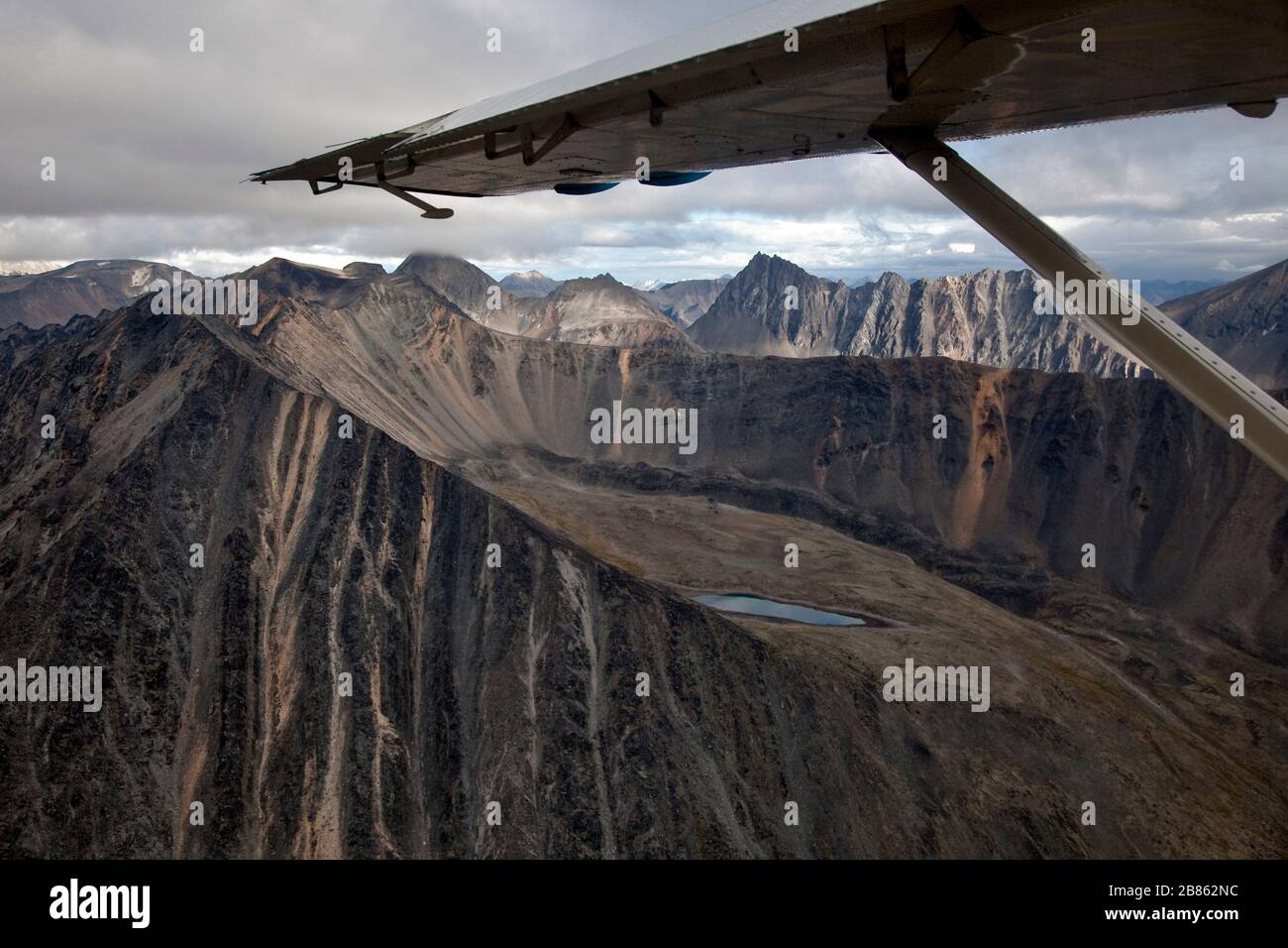 Vista aerea delle montagne da un volo panoramico, Alaskan Range, Alaska Foto Stock