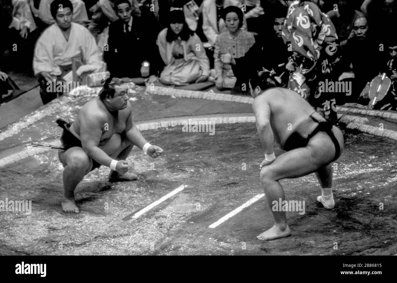 I lottatori di sumo competono a Tokyo, Giappone 1986 Foto Stock
