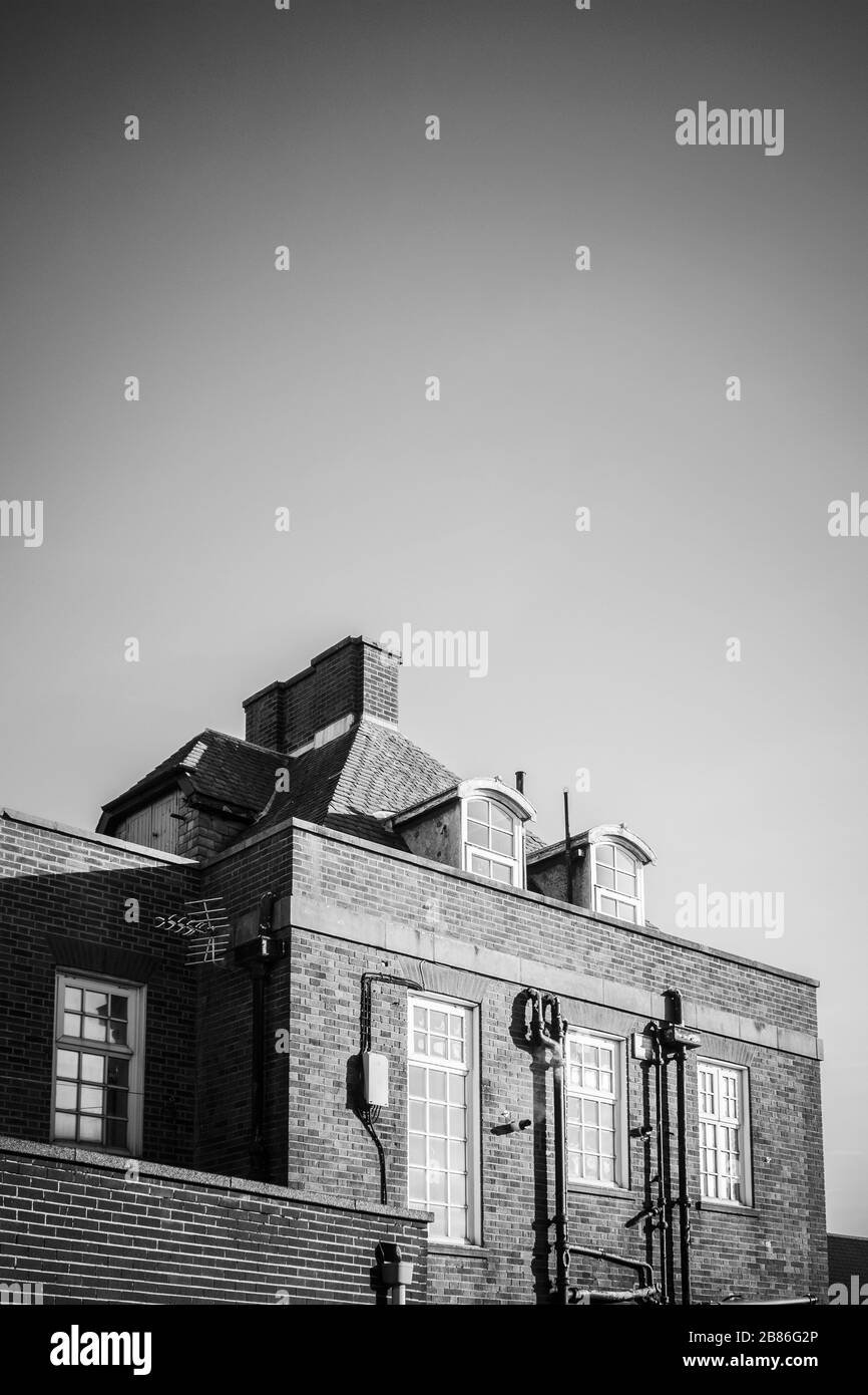 Un vecchio edificio in mattoni di stile georgiano della corte della contea a Consett, nella contea di Durham, Regno Unito Foto Stock