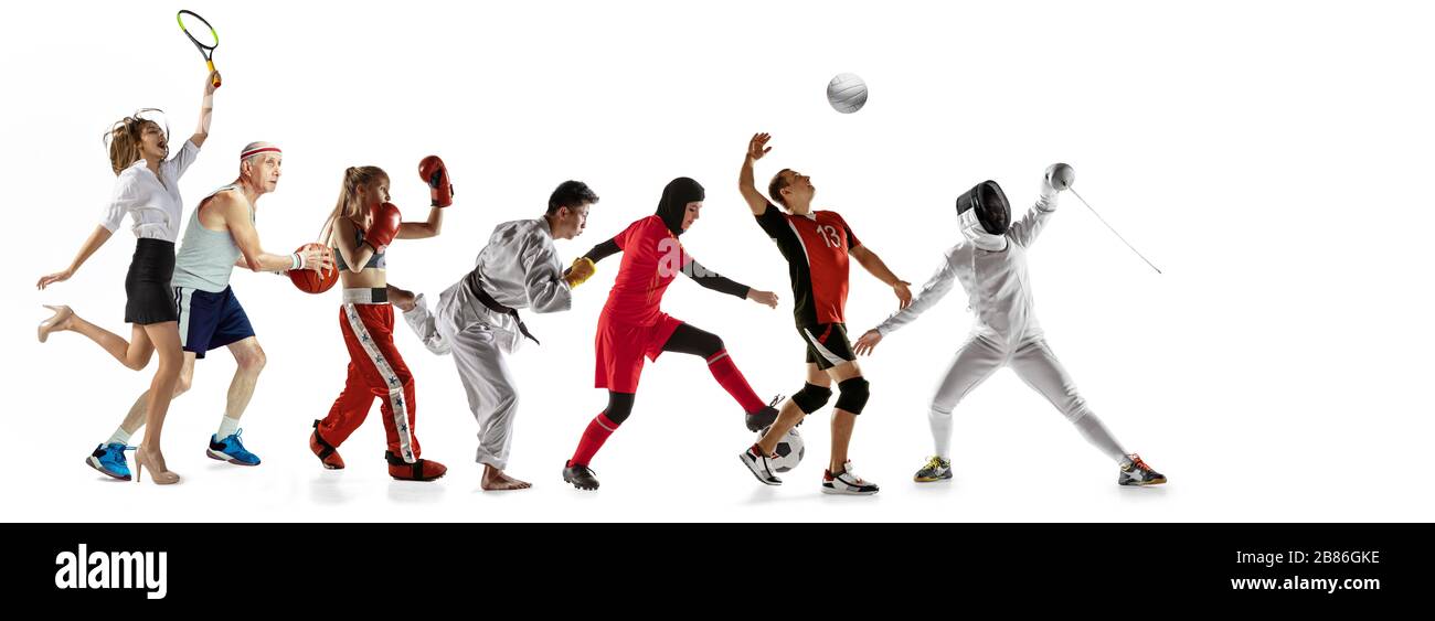 Giovani sportivi che corrono e saltano su sfondo bianco studio. Concetto di sport, movimento, energia e stile di vita dinamico e sano. Allenamento, pratica in movimento. Volantino. Pallavolo, boxe, scherma. Foto Stock