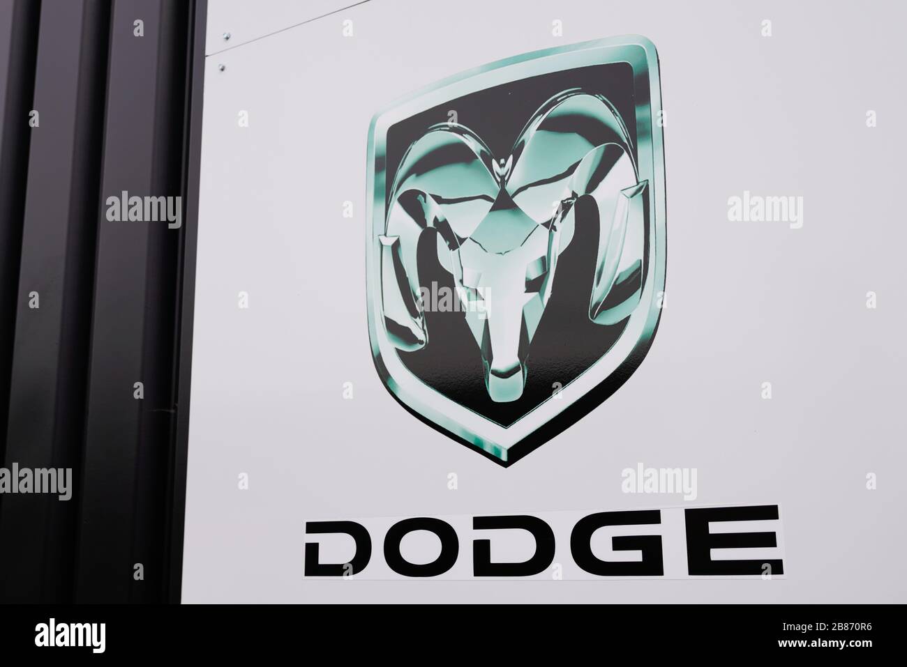 Bordeaux , Aquitaine / Francia - 10 14 2019 : concessionario ufficiale firma Dodge logo store Foto Stock