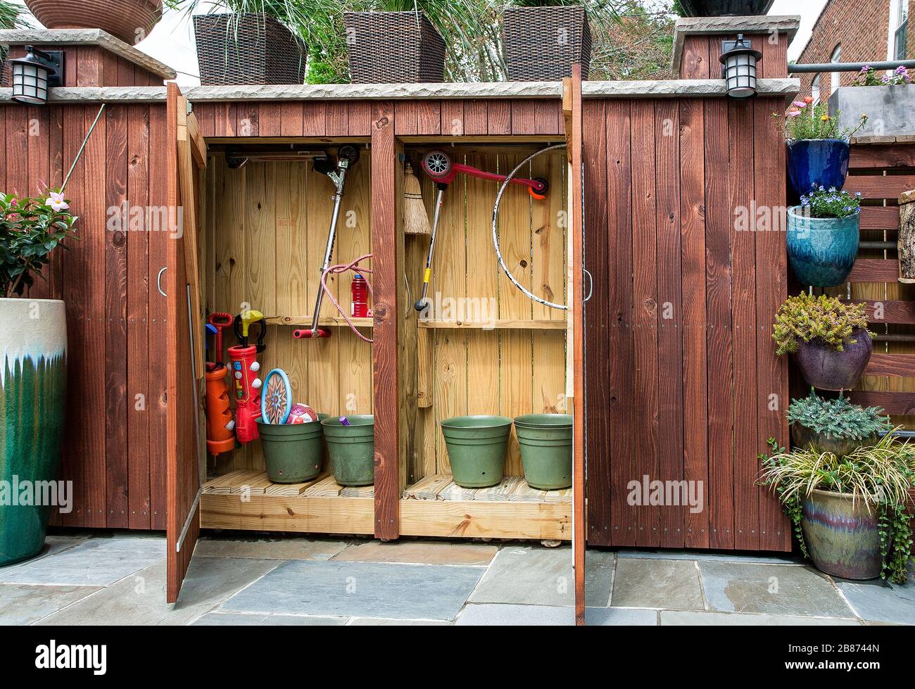 Design e deposito del giardino del ponte urbano Foto Stock