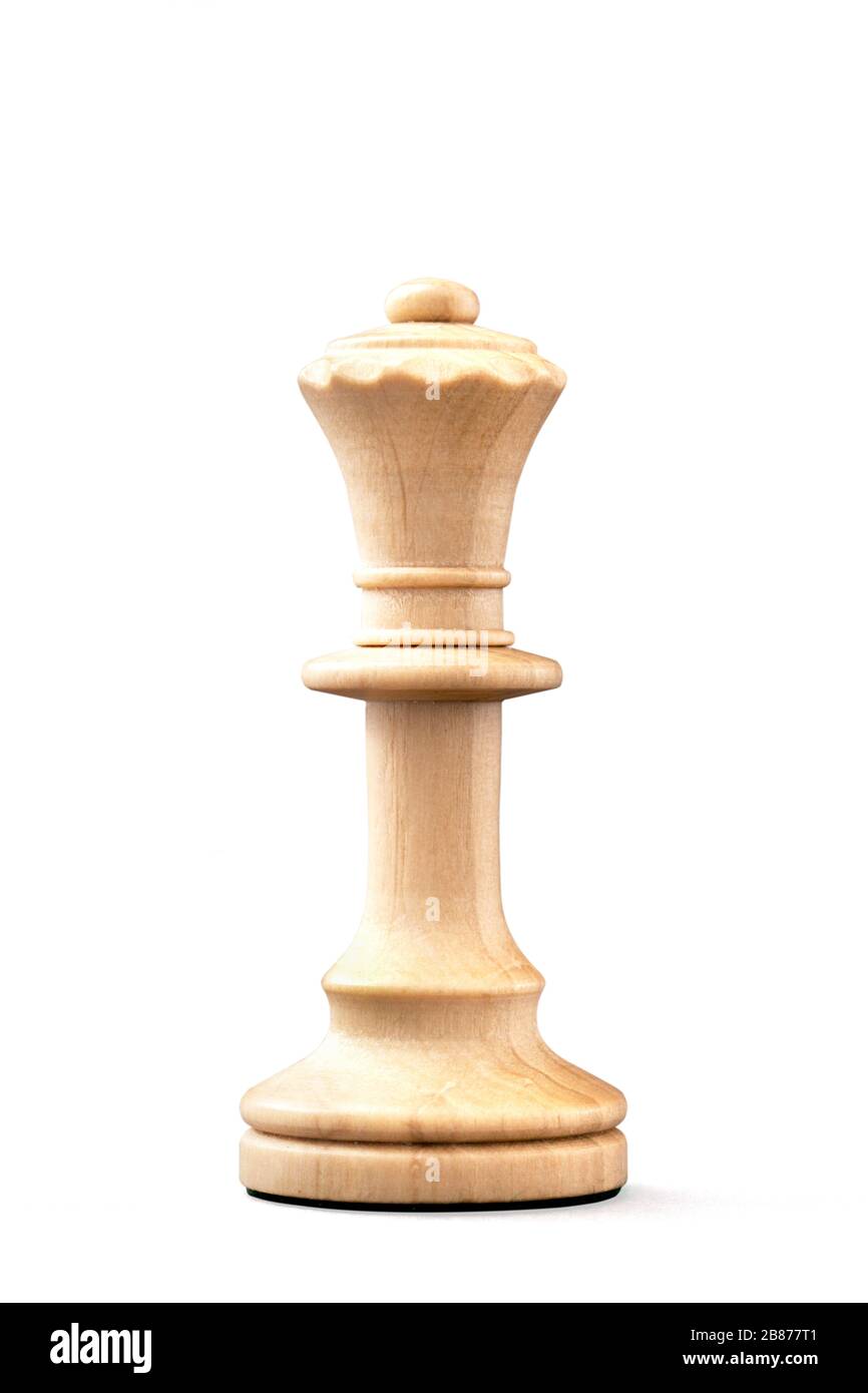Bianco regina pezzo di legno scacchi singolo su sfondo bianco. Immagine con percorso di lavoro. Foto Stock