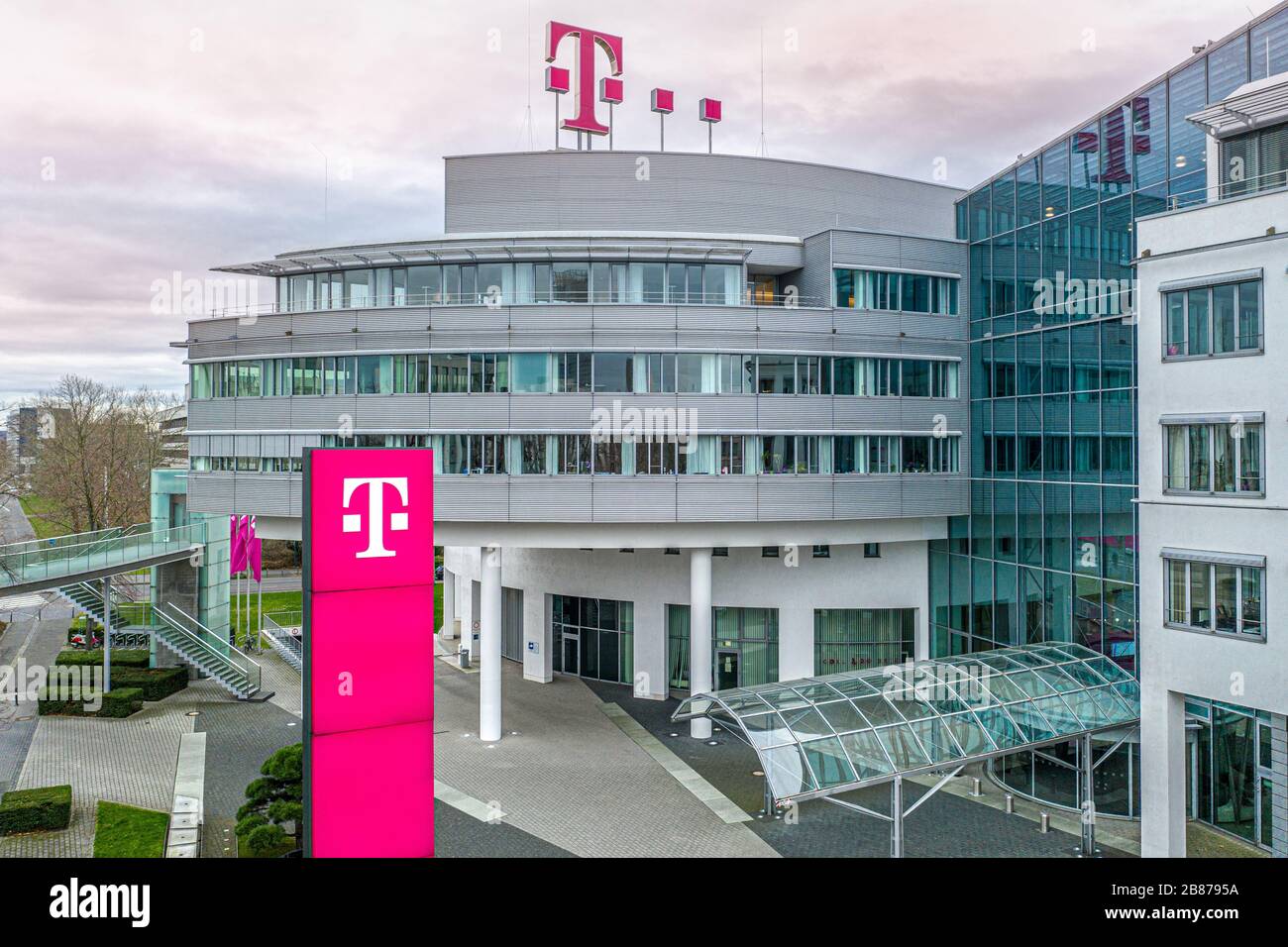 Germania/Bonn febbraio 2020: Sede centrale edificio della Deutsche Telekom AG Telecommunications Foto Stock