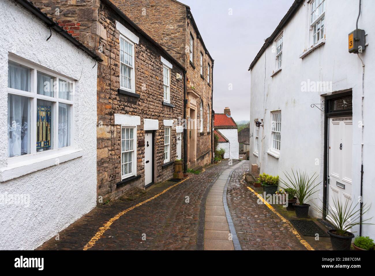 Tower Street Castle Wynd, Richmond, North Yorkshire, Inghilterra, Regno Unito, in una giornata piovosa Foto Stock