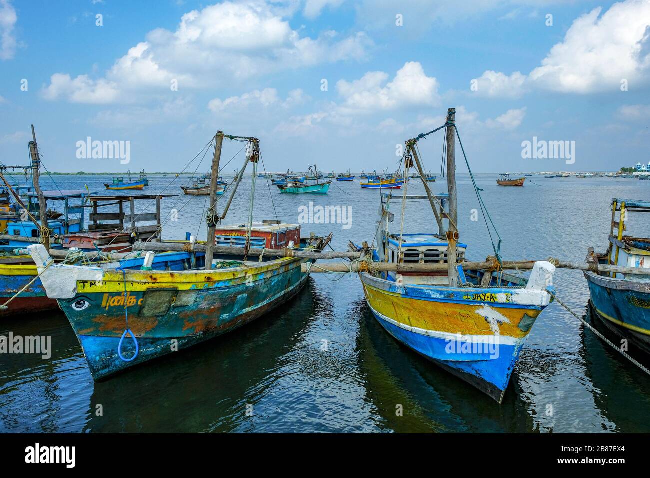 Jaffna, Sri Lanka - 2020 febbraio: Barche da pesca nel distretto di pesca di Jaffna il 23 febbraio 2020 a Jaffna, Sri Lanka. Foto Stock