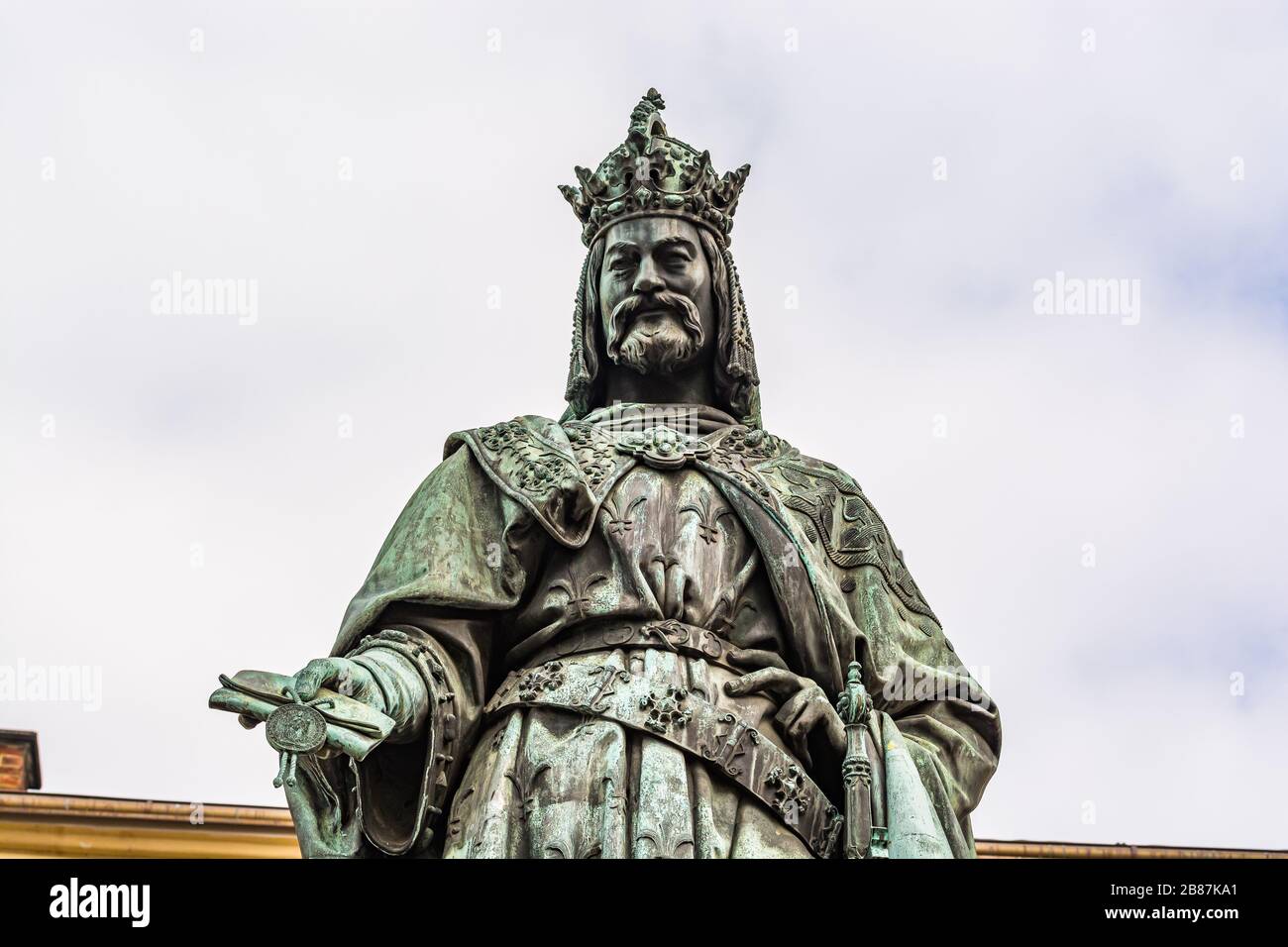 Praga, repubblica Ceca - 19 marzo 2020. Statua di Carlo IV - Karel IV - a Krizovnicke namesti dal ponte Carlo Foto Stock