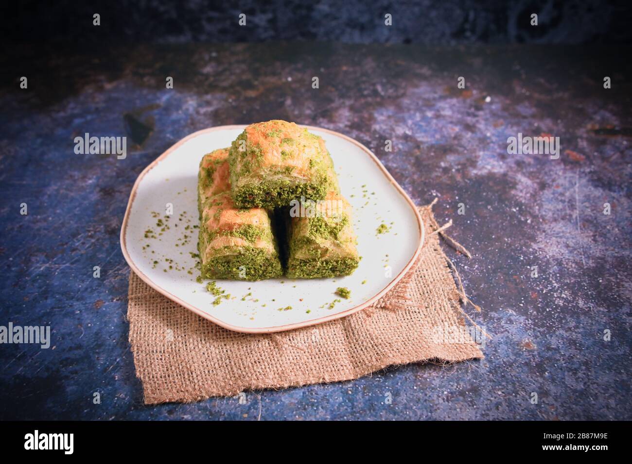 Noce, Pistacchio stile Turco Antep Baklava Presentazione. Baklava dalla cucina turca Foto Stock