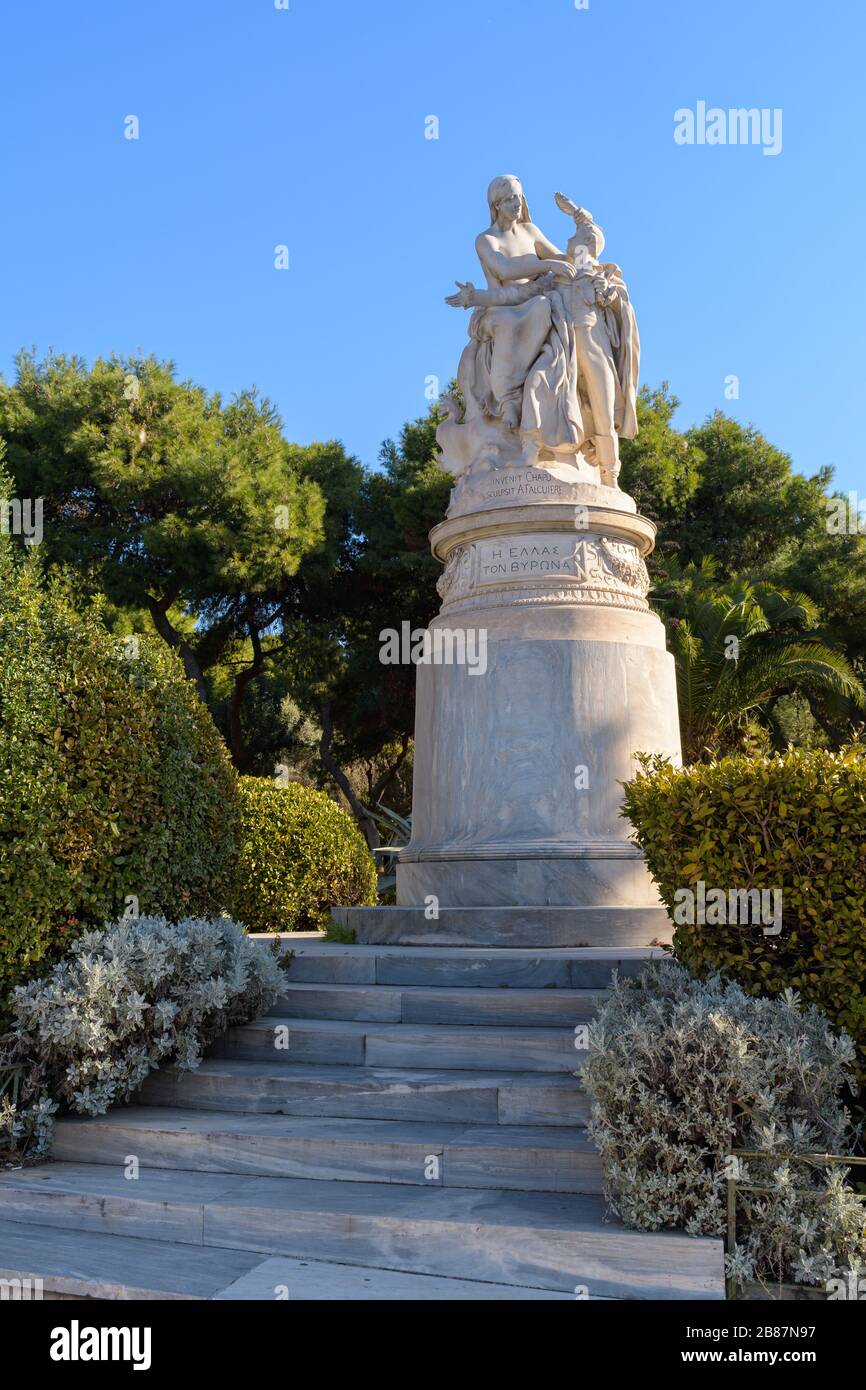 Statua di Lord Byron e Hellas vicino a Zappeion Foto Stock