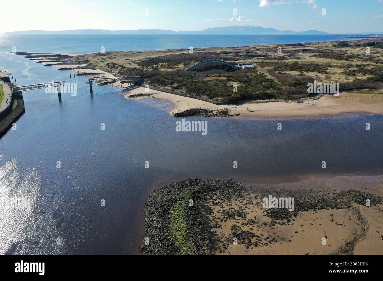 Veduta aerea del drone dell'attrazione abbandonata della grande idea Irvine Foto Stock