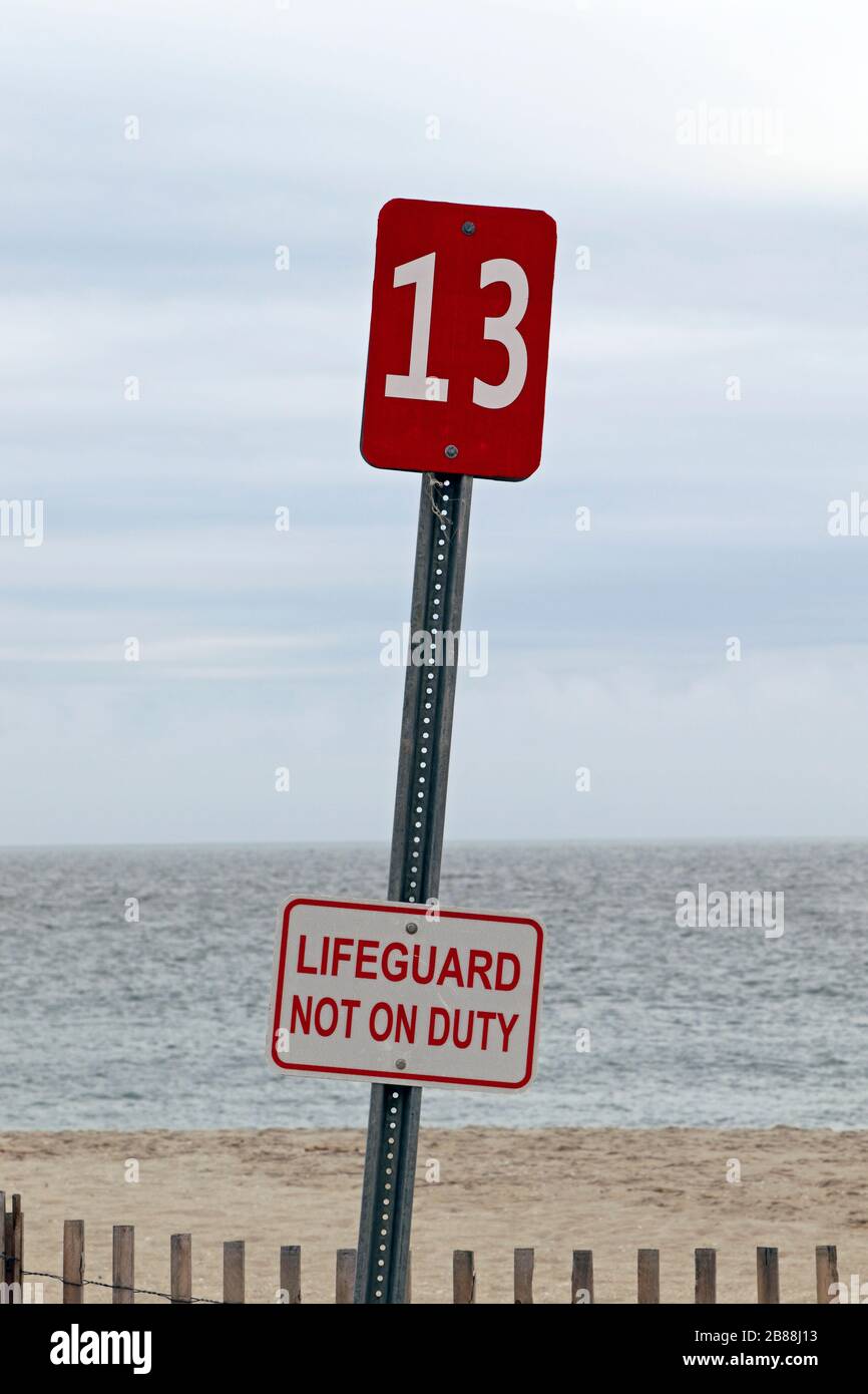 Sfortunato numero 13. Bagnino non in servizio. Cape May, New Jersey, Stati Uniti Foto Stock