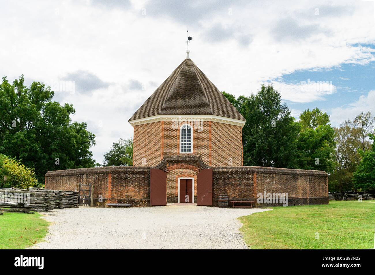 The Magazine in Colonial Williamsburg per immagazzinare armi e polvere da sparo. Foto Stock