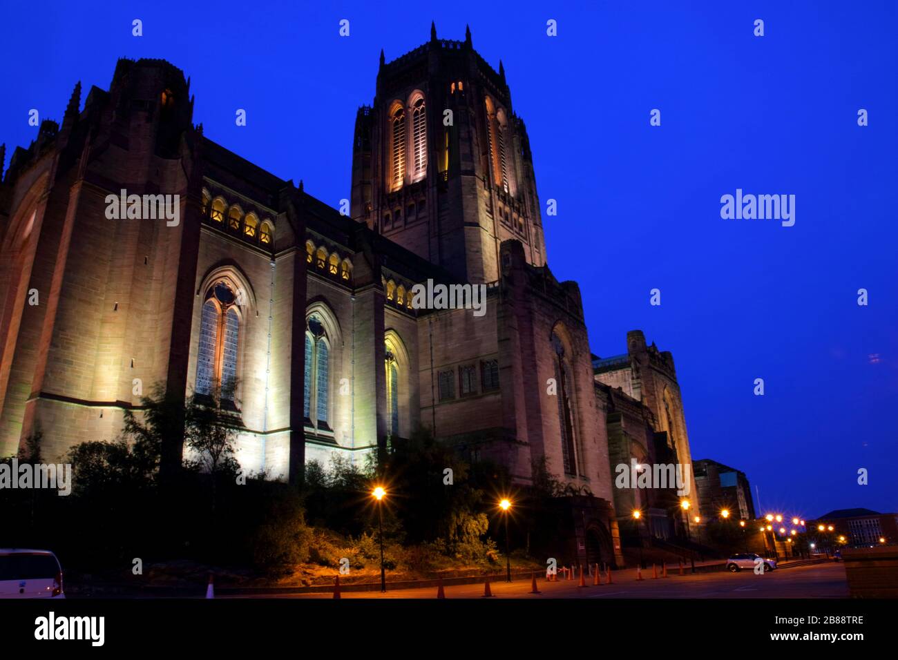 Cattedrale di Liverpool la Chiesa d'Inghilterra Cattedrale della diocesi di Liverpool di notte. Foto Stock