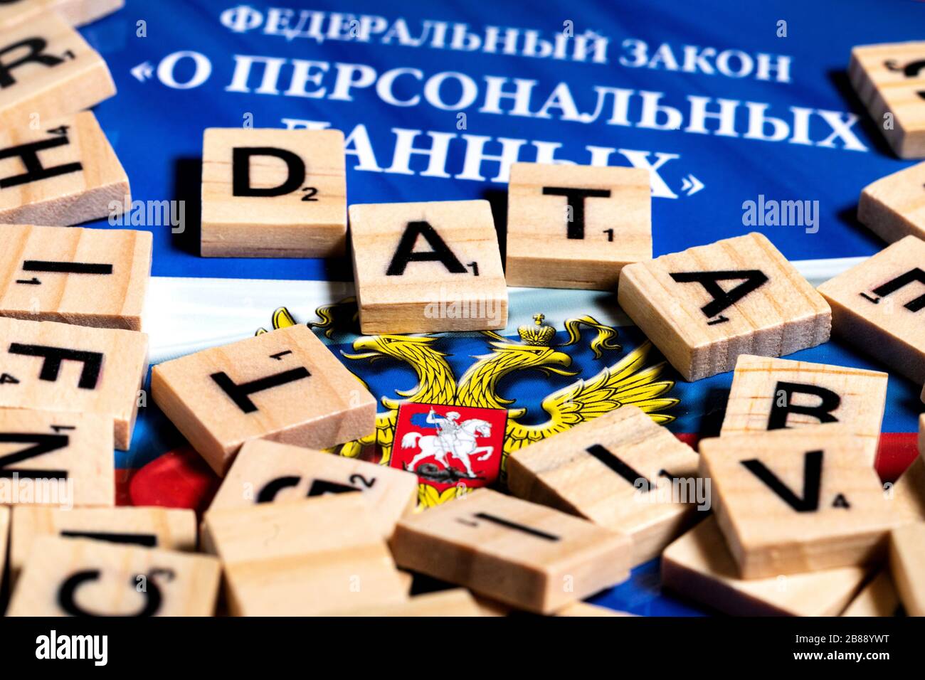 La legge federale russa sui dati personali (n. 152-FZ) su sfondo di lettere inglesi Foto Stock