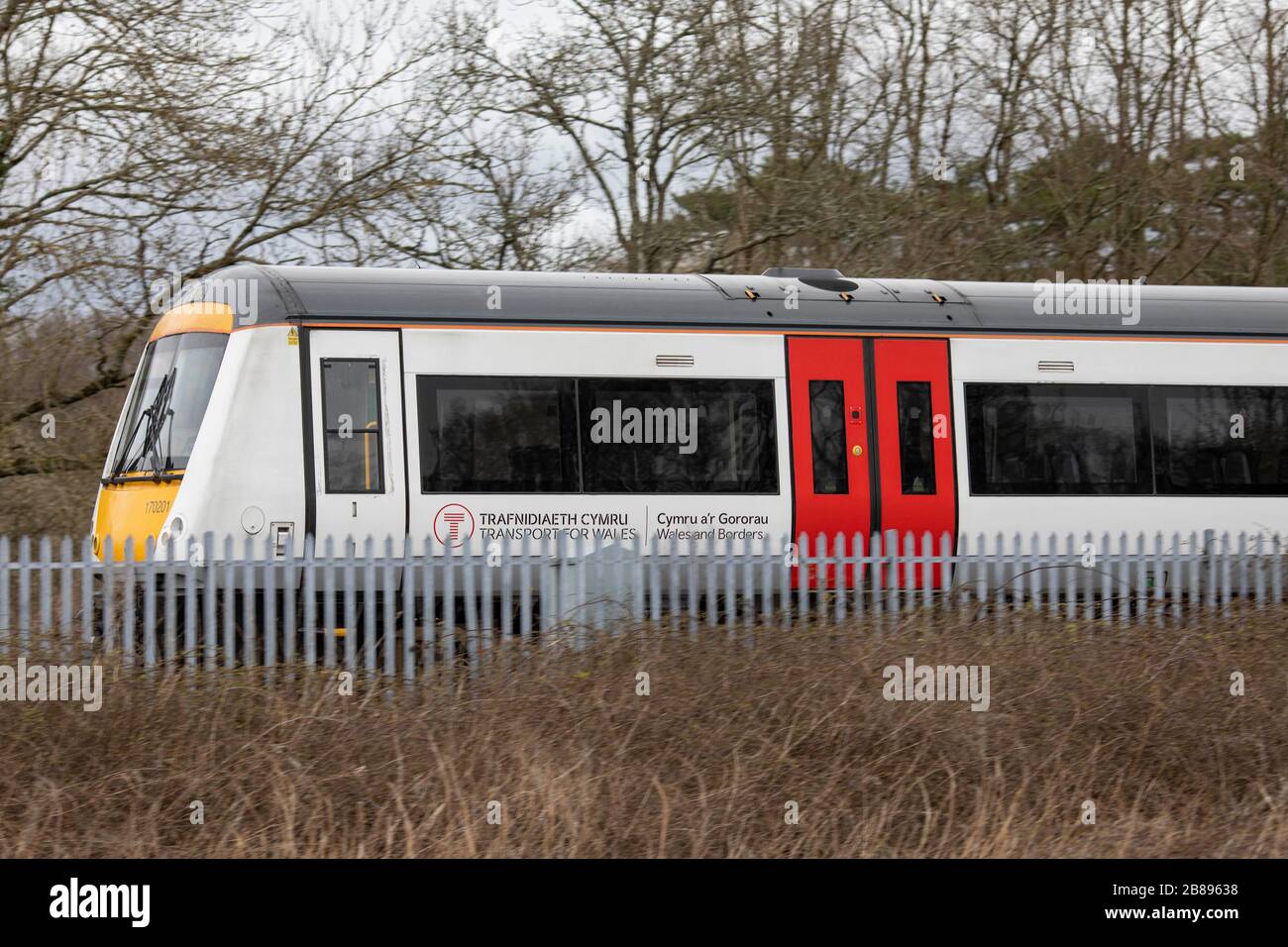 Cardiff, Galles, Regno Unito. 20 Marzo 2020. CARDIFF, WALES, REGNO UNITO - 20 MARZO 2020 - UN treno di trasporto per il Galles a Cardiff come molti servizi ferroviari sono ridotti a causa di coronavirus. Credit: Mark Hawkins/Alamy Live News Foto Stock