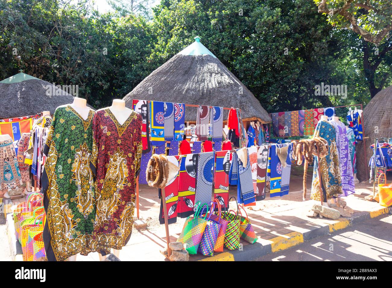 Bancarelle di souvenir, Royal Swazi Spa Hotel & Casino, Lobamba, Valle Ezulwini, Regno di Eswatini (Swaziland) Foto Stock