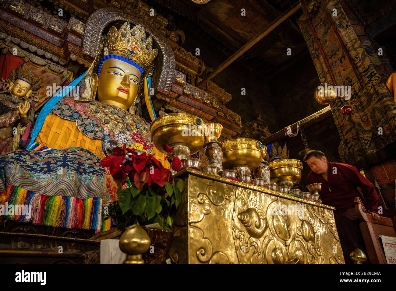 Statue di Buddha a Pelkor Chode complesso di monasteri e templi a Gyangze, Tibet Foto Stock