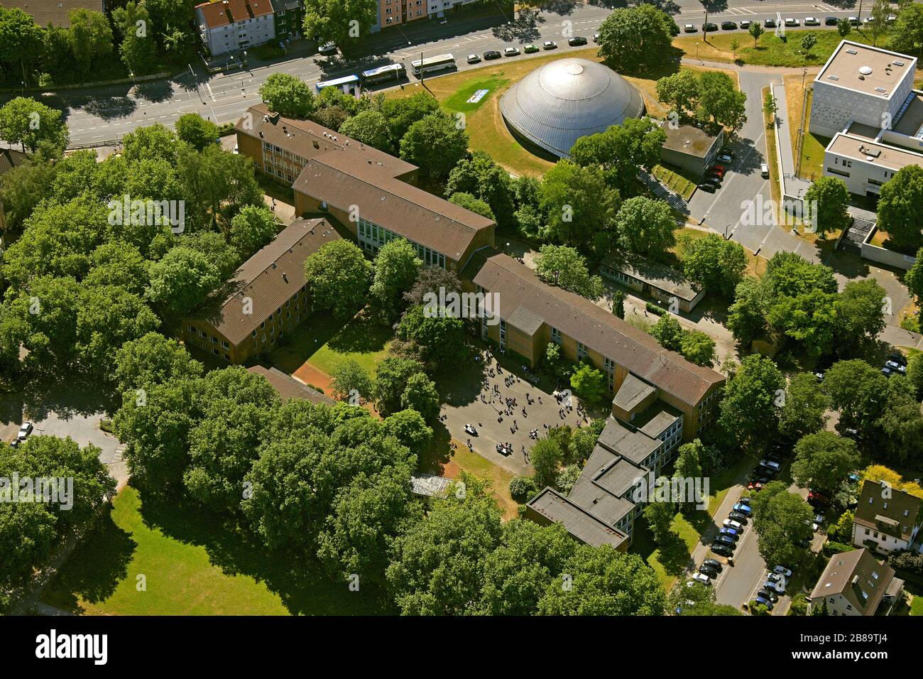 , il planetario, la scuola secondaria Hildegardis, e la nuova Sinagoga ebraica, 25.05.2011, vista aerea, Germania, Nord Reno-Westfalia, Ruhr Area, Bochum Foto Stock