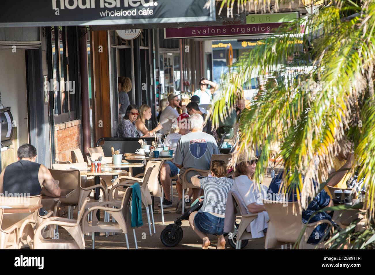 Sydney, Australia. 21 Mar 2020. Avalon Beach, Sydney, Australia. Sabato 21 marzo 2020. I residenti di Sydney ignorano in gran parte i requisiti di distanza sociale dovuti a Coronavirus Credit: martin berry/Alamy Live News Foto Stock