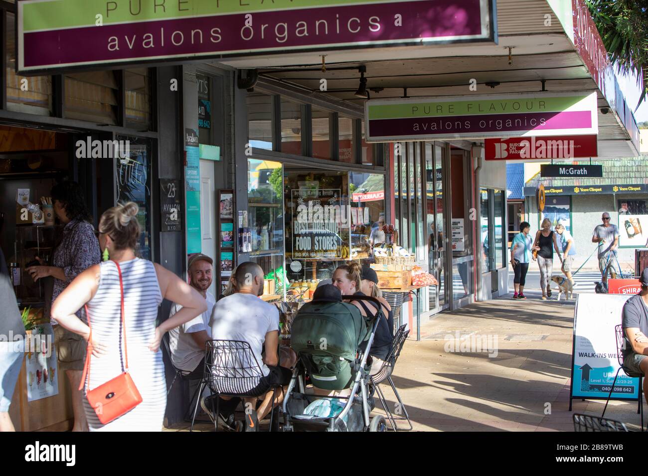 Sydney, Australia. 21 Mar 2020. Avalon Beach, Sydney, Australia. Sabato 21 marzo 2020. I residenti di Sydney ignorano in gran parte i requisiti di distanza sociale dovuti a Coronavirus Credit: martin berry/Alamy Live News Foto Stock