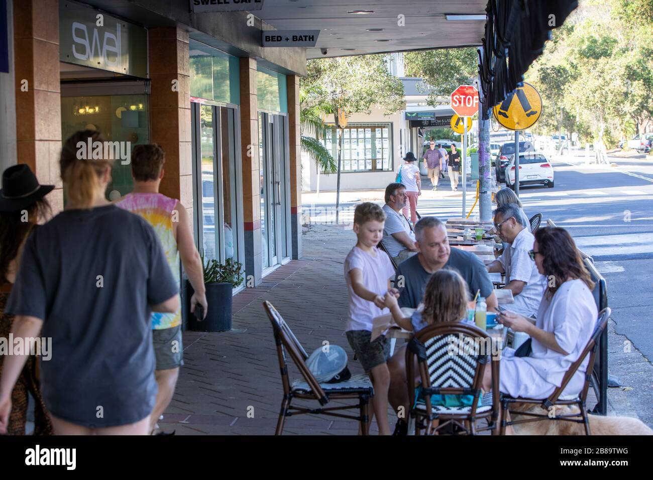 Sydney, Australia. 21 Mar 2020. Avalon Beach, Sydney, Australia. Sabato 21 marzo 2020. I residenti di Sydney ignorano in gran parte i requisiti di distanza sociale dovuti a Coronavirus Credit: martin berry/Alamy Live News Foto Stock