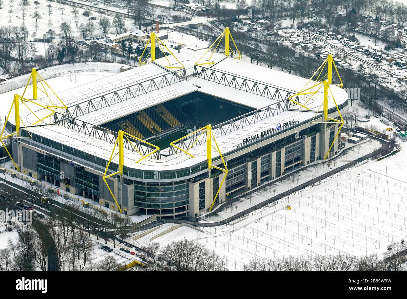 , stadio di calcio coperto di neve Westfalenstadion di Dortmund BVB, 19.01.2013, vista aerea, Germania, Nord Reno-Westfalia, Ruhr Area, Dortmund Foto Stock