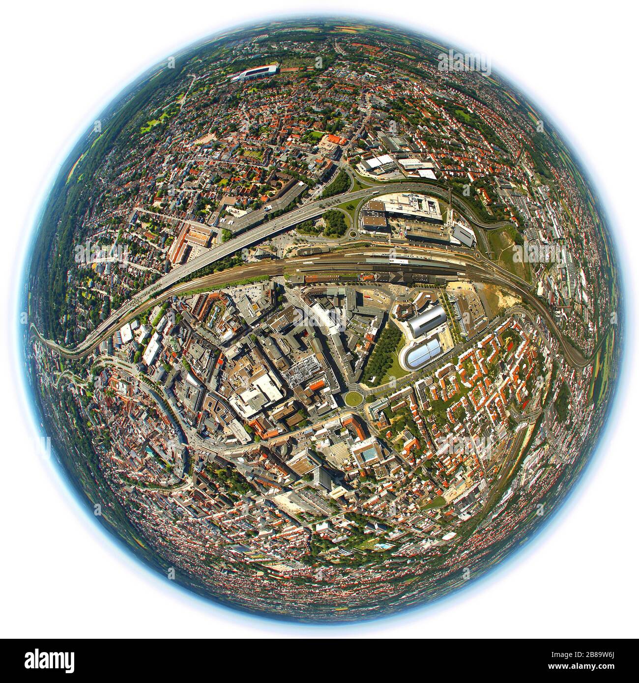 , centro città di Bielefeld con via Ostwestfalendamm, 27.06.2011, vista aerea, Germania, Nord Reno-Westfalia, Bielefeld Foto Stock