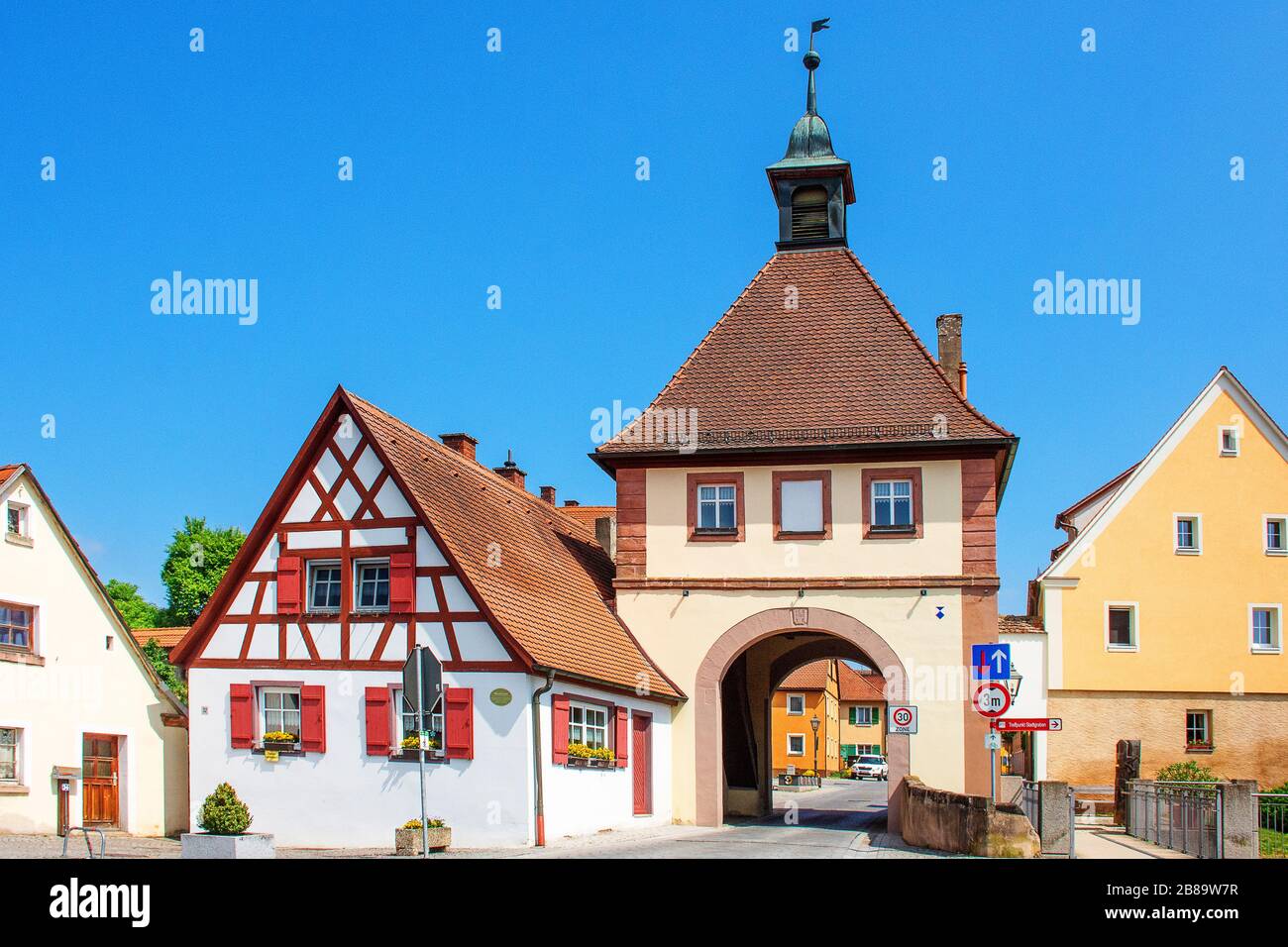 Porta della città e dogana, Germania, Baviera, Franconia media, Mittelfranken, Merkendorf Foto Stock