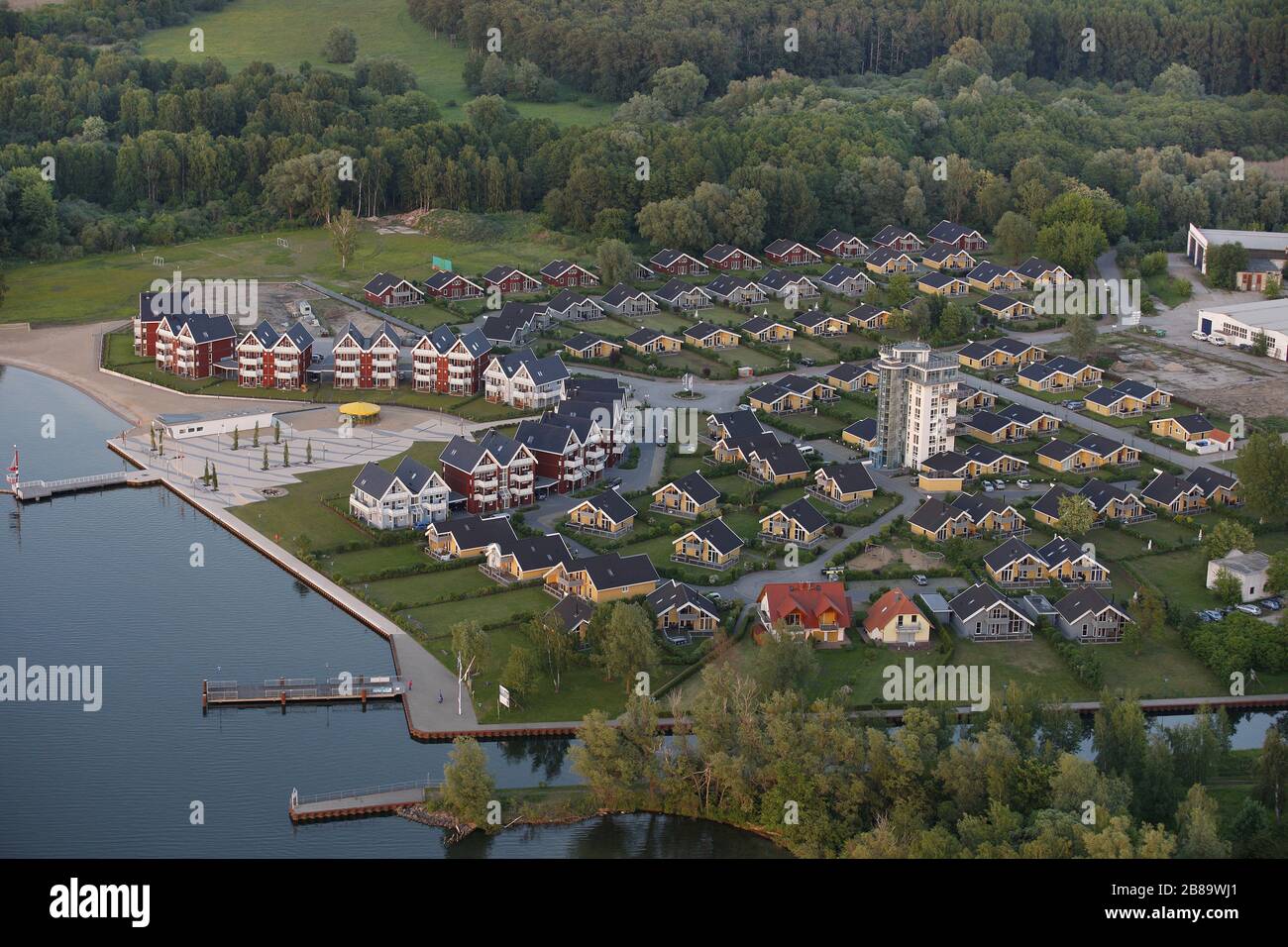 , immobiliare in Nord Rechlin al lago Claassee, 23.05.2011, vista aerea, Germania, Meclemburgo-Pomerania occidentale, Rechlin Foto Stock