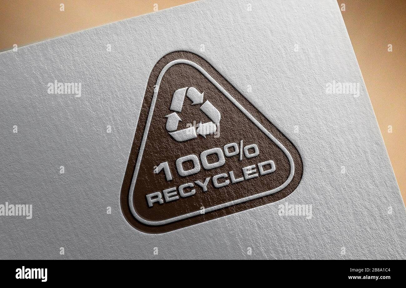 Riciclare il logo su sfondo di carta riciclata. Foto Stock
