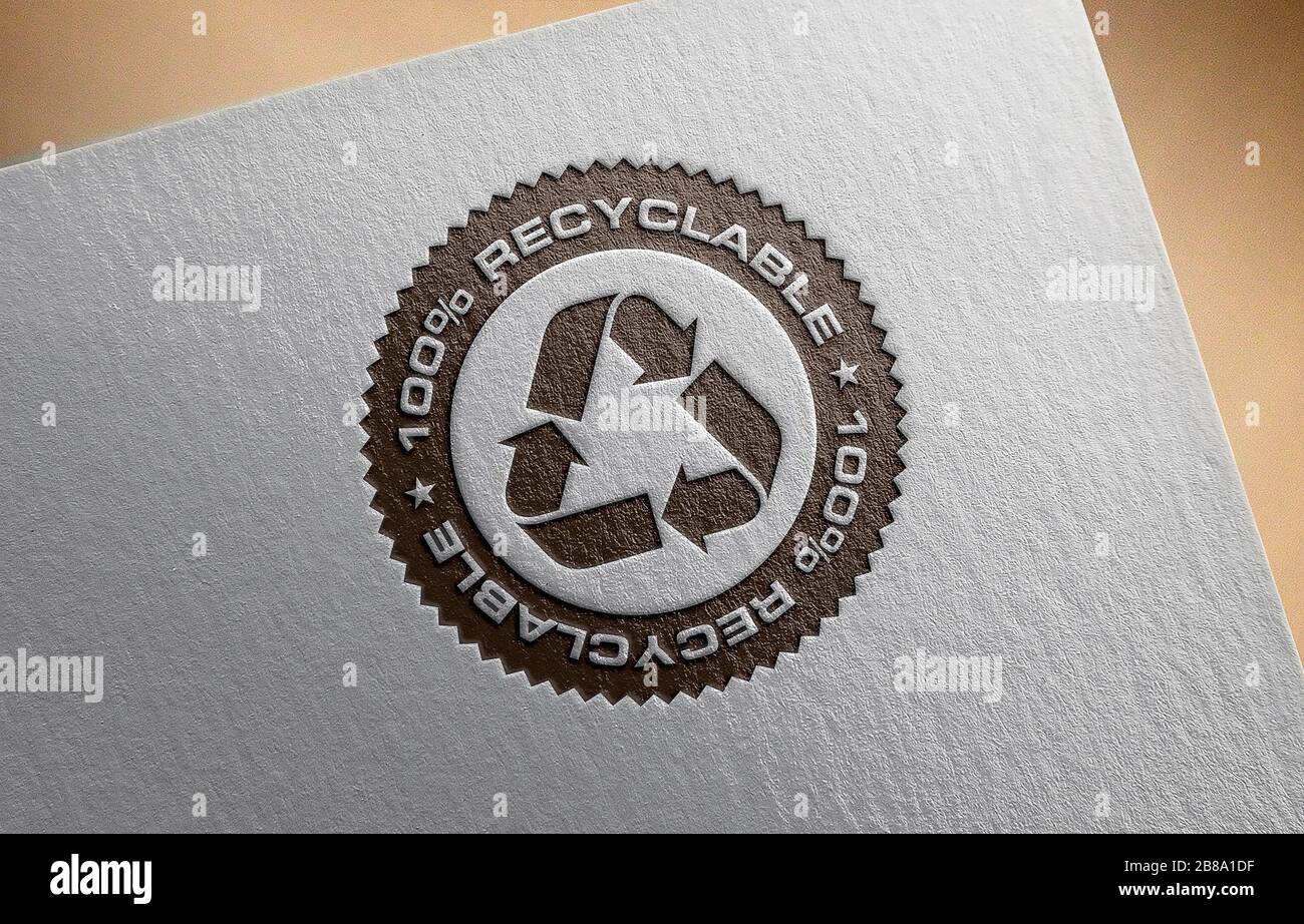 Riciclare il logo su sfondo di carta riciclata. Foto Stock