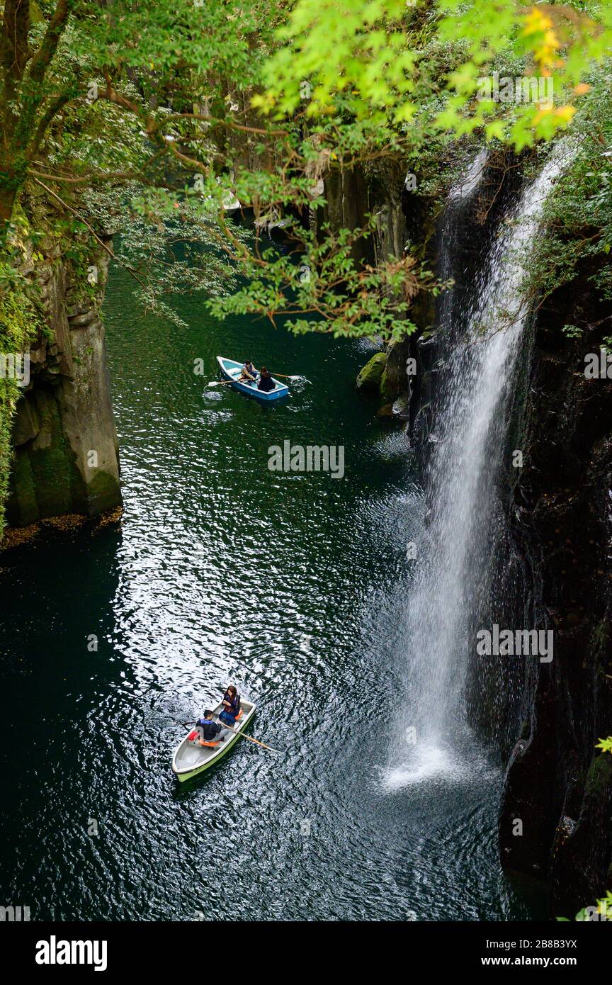 La gola di Takachiho è un abisso stretto tagliato attraverso la roccia dal fiume Gokase Foto Stock