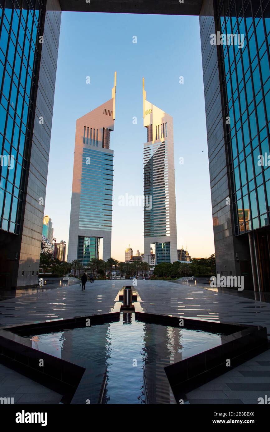 Dubai, Emirati Arabi Uniti - 14 febbraio 2020: Il Dubai International Financial Centre DIFC e gli Emirati torri nel centro di Dubai Emirati Arabi Uniti Foto Stock