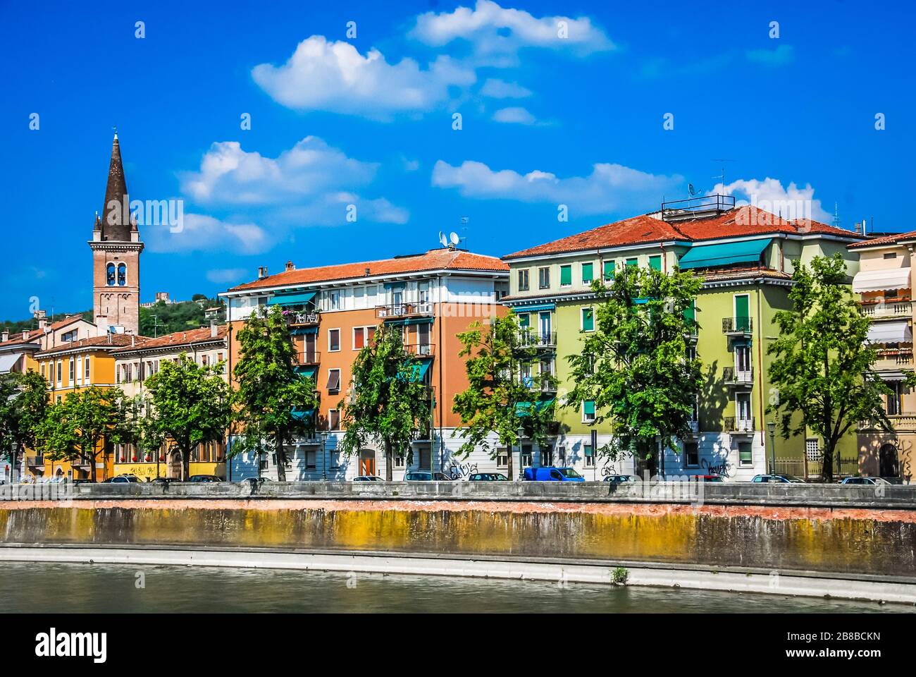 Verona, Italia e il fiume Erbe. Foto Stock