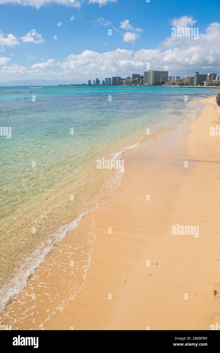Bella giornata di sole sulla spiaggia di Waikiki Hawaii Foto Stock