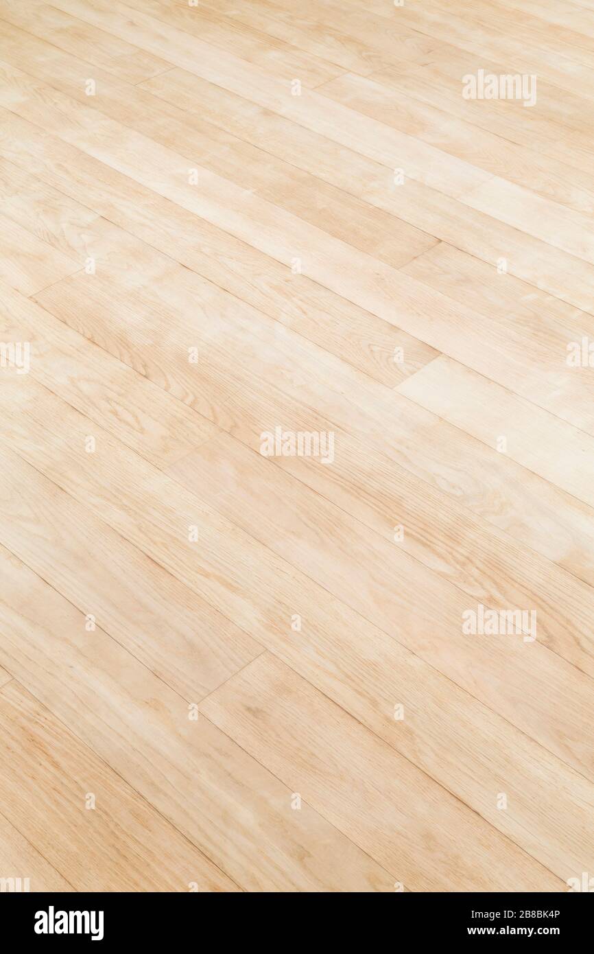 Nuovo pavimento in legno duro in una casa, Regno Unito. Tavole di legno texture o sfondo. Foto Stock